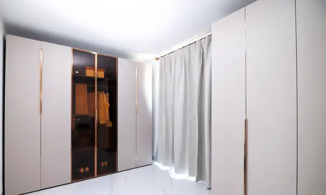 Walk-In Closet (Type B)